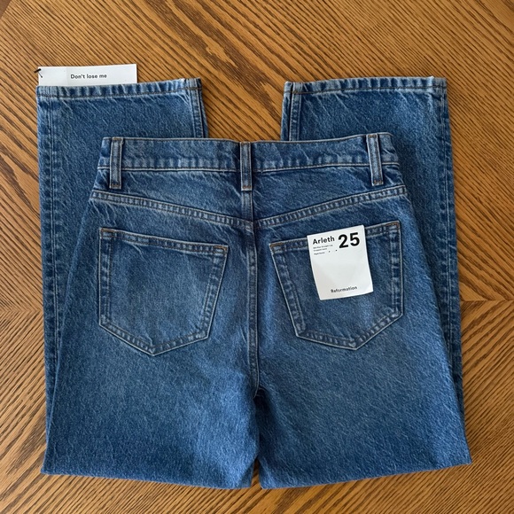 REFORMATION Arleth Mid Rise Straight Leg Cropped Jeans - Pelican Wash - Picture 3 of 10